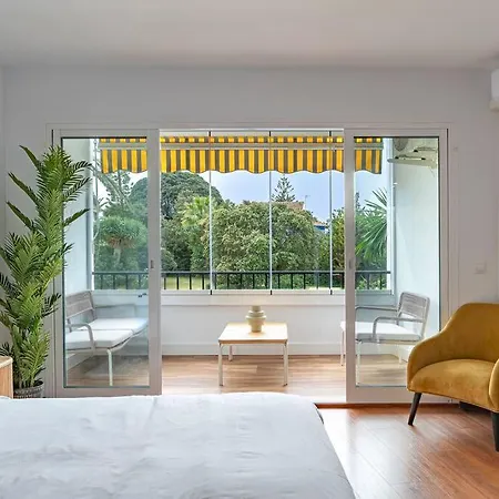 Elegant With Balcony, Pool & Parking Apartment *