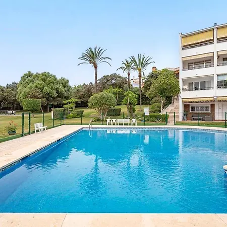 Elegant With Balcony, Pool & Parking *