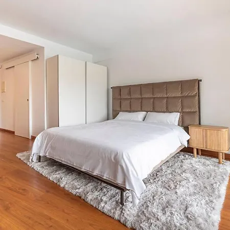 Apartment Elegant With Balcony, Pool & Parking Marbella