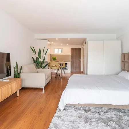 Elegant With Balcony, Pool & Parking * Marbella