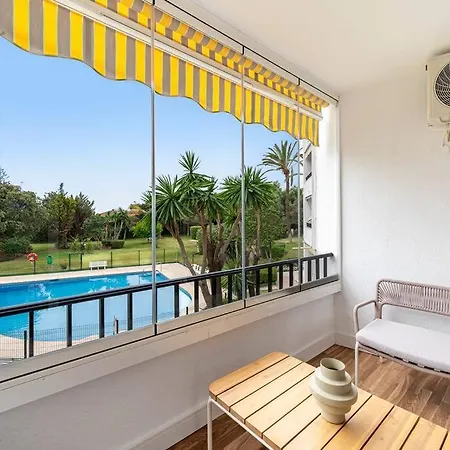 Elegant With Balcony, Pool & Parking Lägenhet *