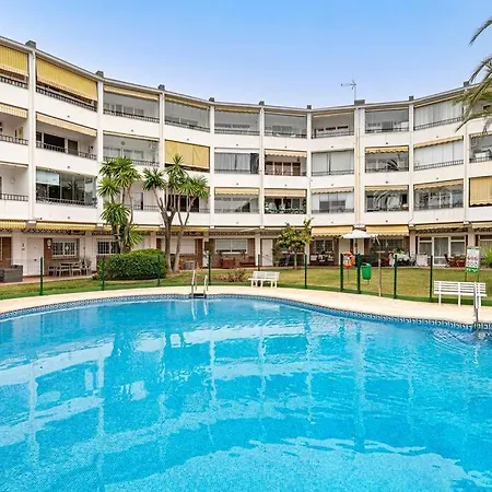 Elegant With Balcony, Pool & Parking Lägenhet